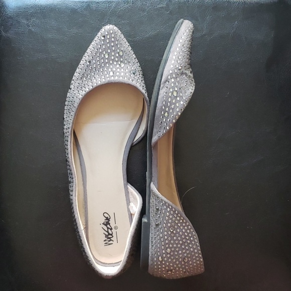 Mossimo Flats - Picture 2 of 4